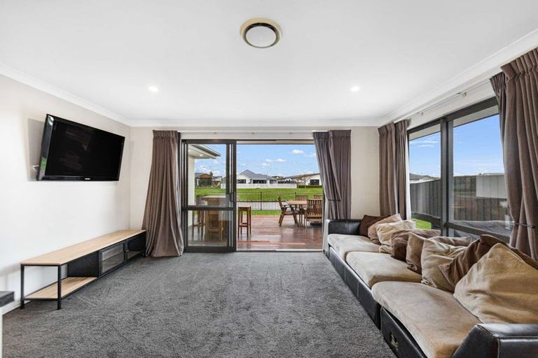 Photo of property in 62 Tiritiri Moana Drive, Pegasus, 7612