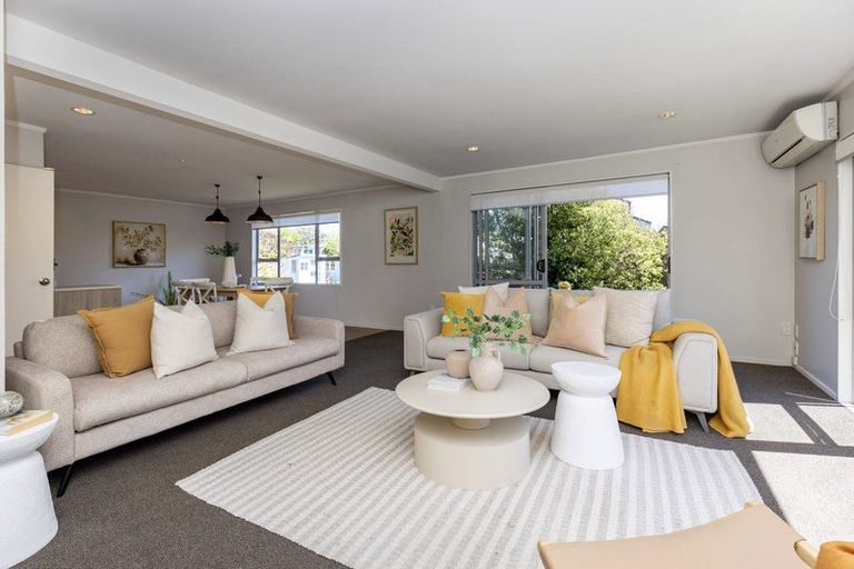 Photo of property in 131 Renown Road, Raumati South, Paraparaumu, 5032