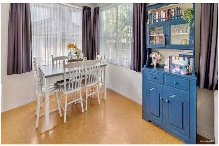 Photo of property in 30 Mirrabooka Avenue, Botany Downs, Auckland, 2010