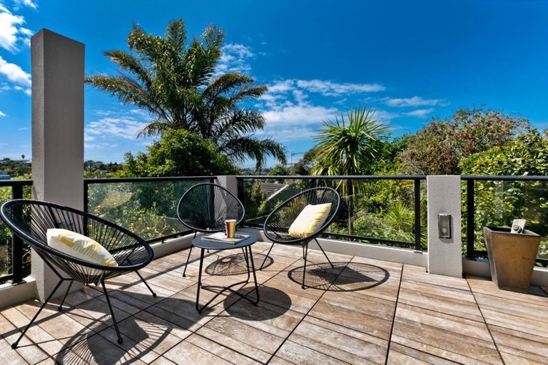 Photo of property in 2/17 Sartors Avenue, Northcross, Auckland, 0630