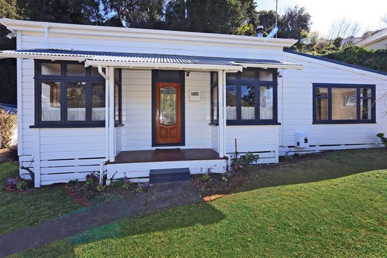 Photo of property in 10 Coote Road, Bluff Hill, Napier, 4110