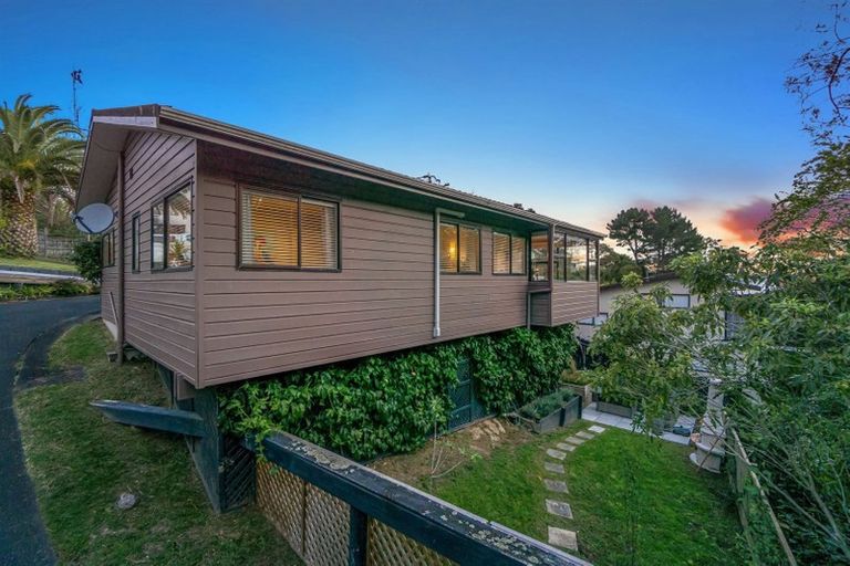 Photo of property in 1/15 Telephone Road, Birkenhead, Auckland, 0626