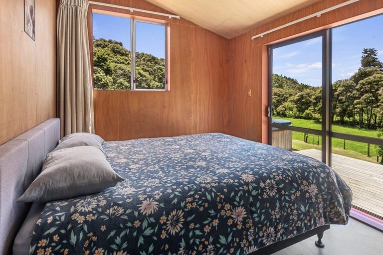 Photo of property in 241a Hailes Road, Whananaki, 0181