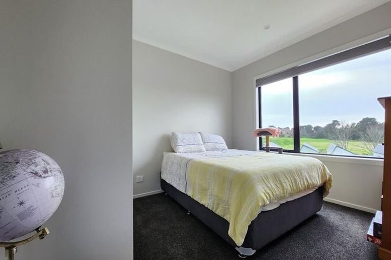 Photo of property in 24 Hokioi Drive, Kenepuru, Porirua, 5022