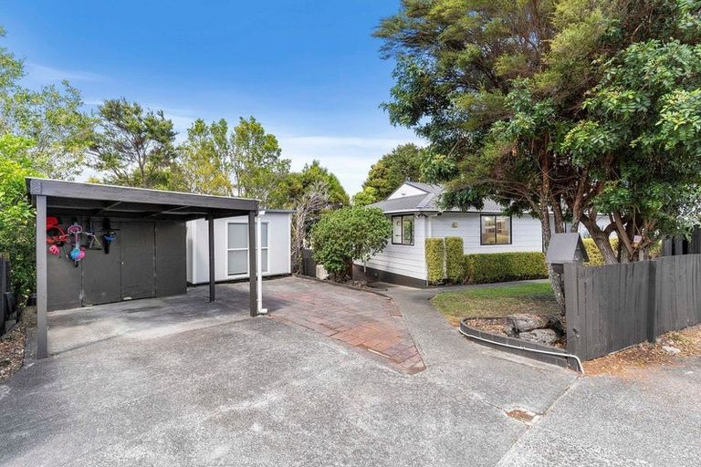 Photo of property in 2/63a Colwill Road, Massey, Auckland, 0614