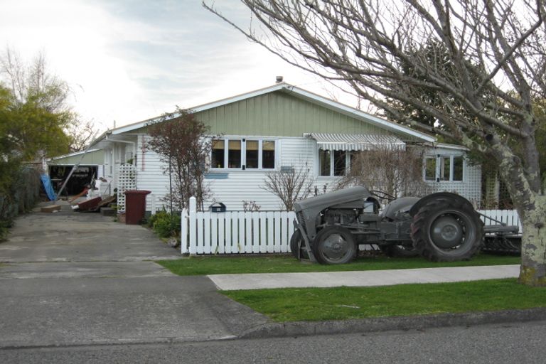 Photo of property in 32 Jellicoe Street, Greytown, 5712