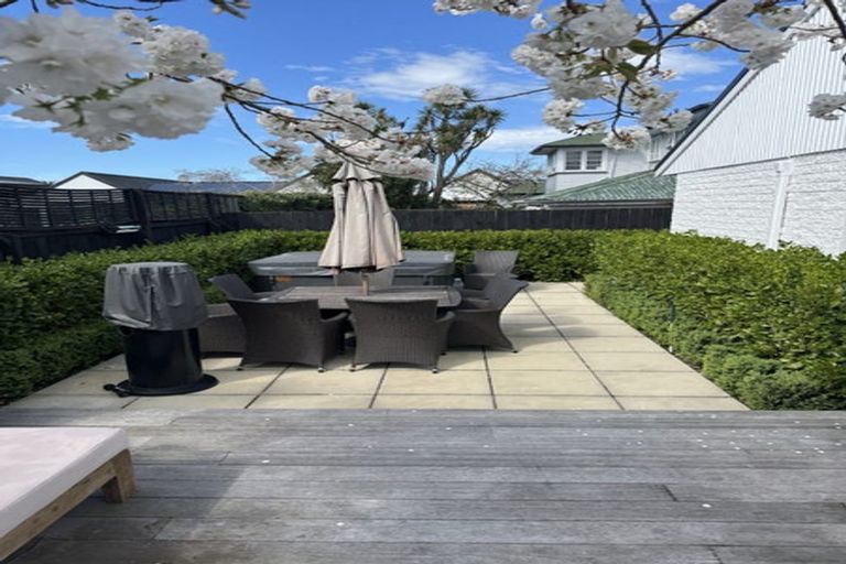 Photo of property in 2/68 Browns Road, St Albans, Christchurch, 8014