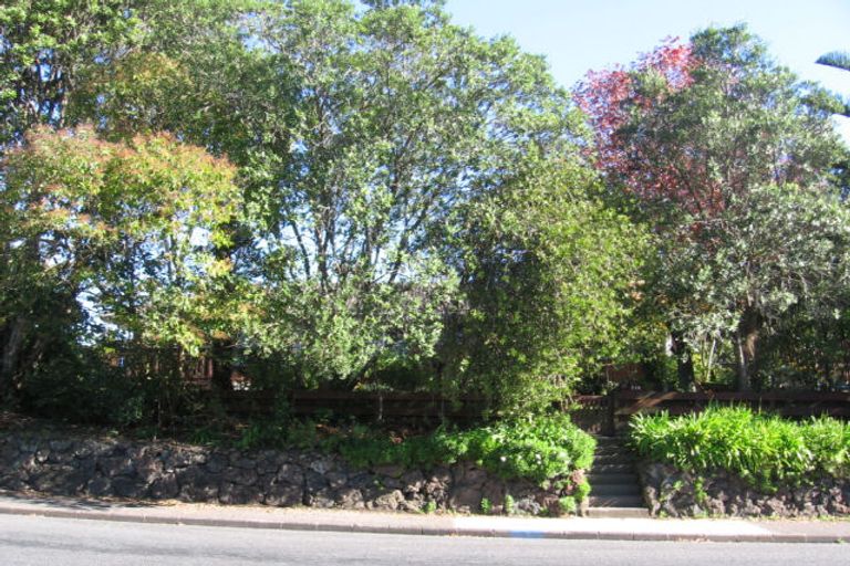 Photo of property in 3/70 Kaurilands Road, Titirangi, Auckland, 0604