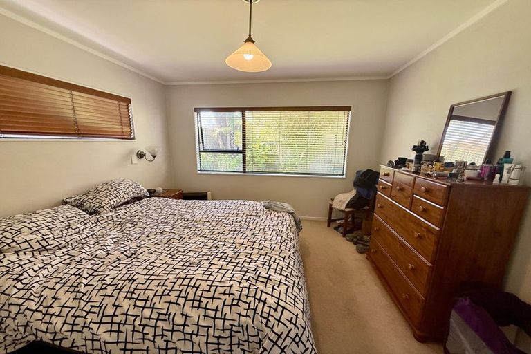 Photo of property in 1/8 Ronald Macken Place, Windsor Park, Auckland, 0632