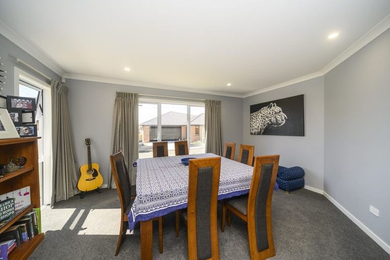 Photo of property in 126 Johnstone Drive, Fitzherbert, Palmerston North, 4410