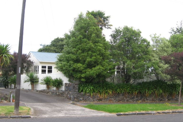 Photo of property in 26 Lambeth Road, Mount Eden, Auckland, 1041