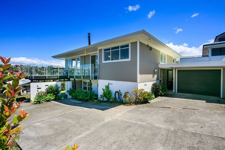 Photo of property in 2/33 Hyde Road, Rothesay Bay, Auckland, 0630