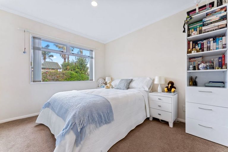 Photo of property in 28 Dan Tori Place, Orewa, 0931
