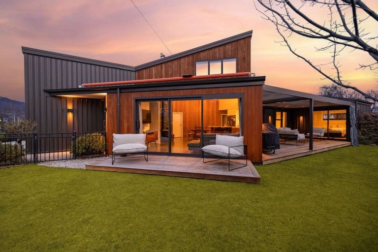 Photo of property in 20 Adamson Drive, Arrowtown, 9302