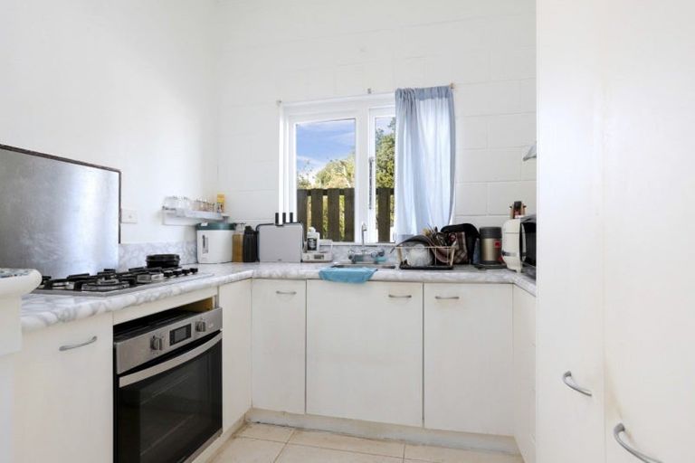 Photo of property in 1 Gamble Way, Massey, 0614