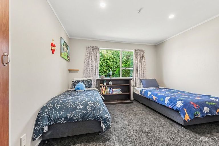 Photo of property in 28 Omaha Grove, Totara Park, Upper Hutt, 5018