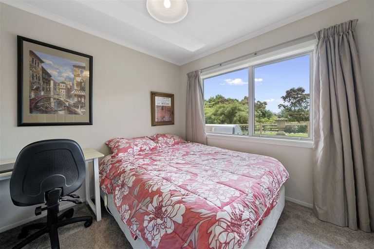 Photo of property in 468 Tararua Road, Levin, 5571