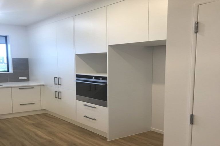 Photo of property in 33 Peihana Road, Hobsonville, Auckland, 0616