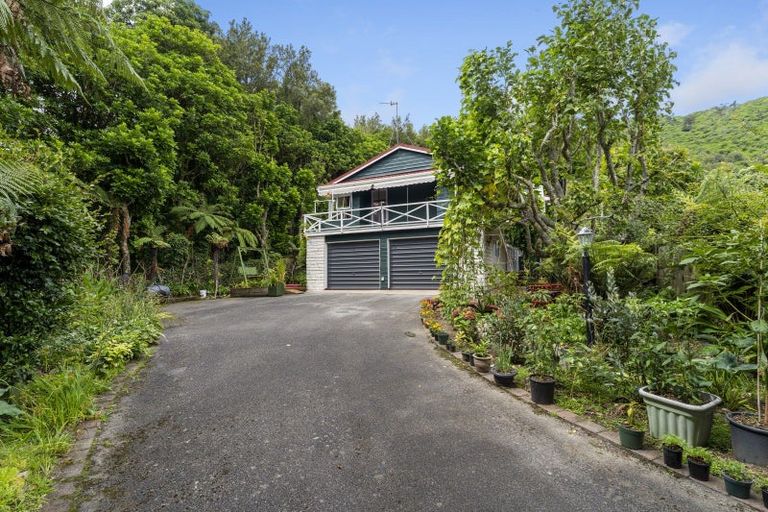 Photo of property in 15b Kakariki Grove, Waikanae, 5036