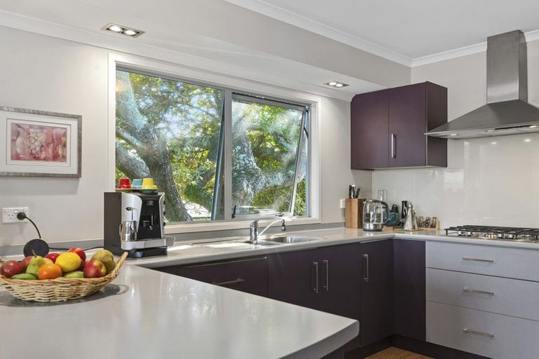 Photo of property in 20b Grand Vue Road, Kawaha Point, Rotorua, 3010