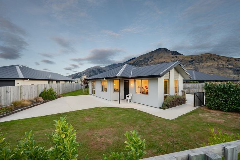 Photo of property in 16 Oxfordshire Avenue, Lower Shotover, Queenstown, 9304