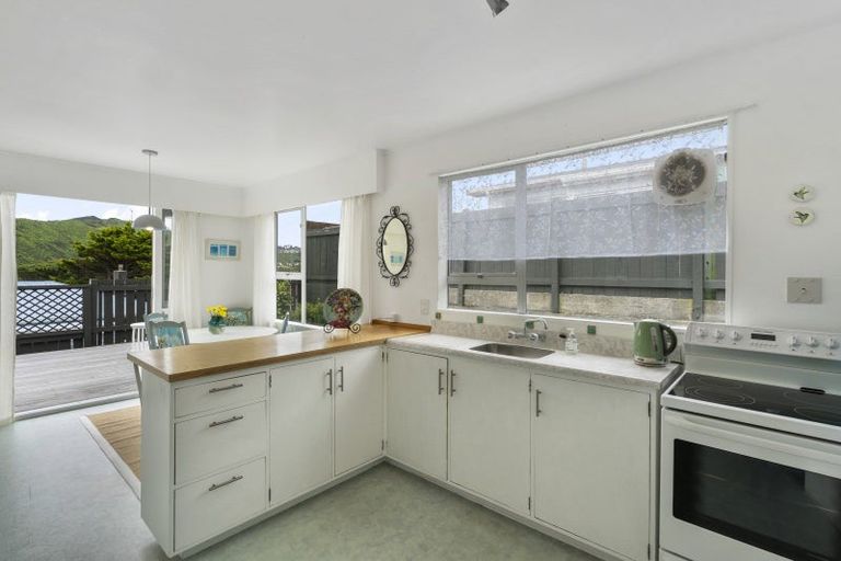 Photo of property in 11 Camrose Grove, Kingston, Wellington, 6021