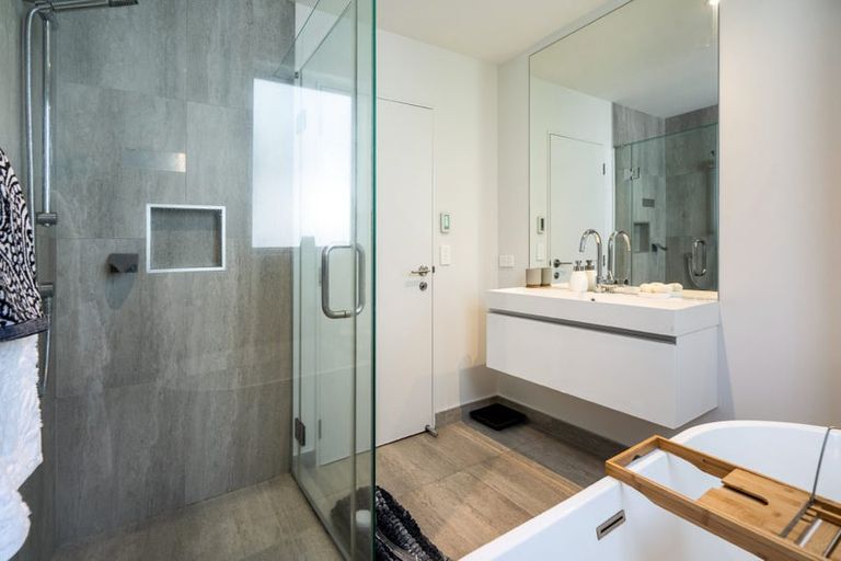 Photo of property in 1/14 Rothesay Bay Road, Rothesay Bay, Auckland, 0630