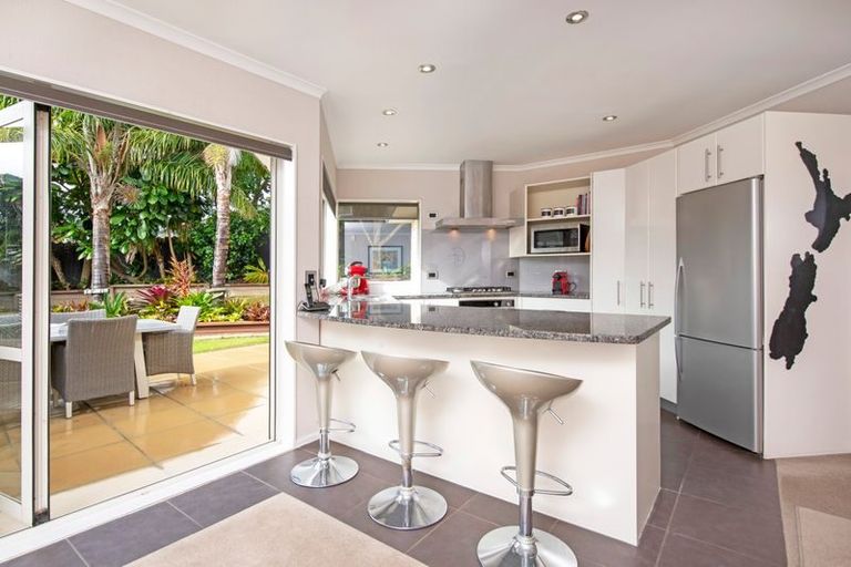 Photo of property in 8 Moycullien Lane, East Tamaki Heights, Auckland, 2016