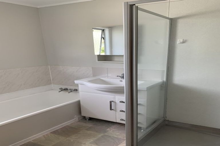 Photo of property in 22 Penfold Place, Henderson, Auckland, 0610