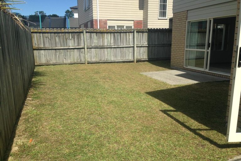 Photo of property in 11 Brashier Circle, Sunnyvale, Auckland, 0612