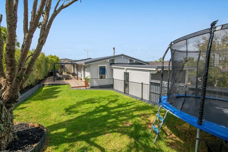 Photo of property in 24a Fairway Avenue, Red Beach, 0932