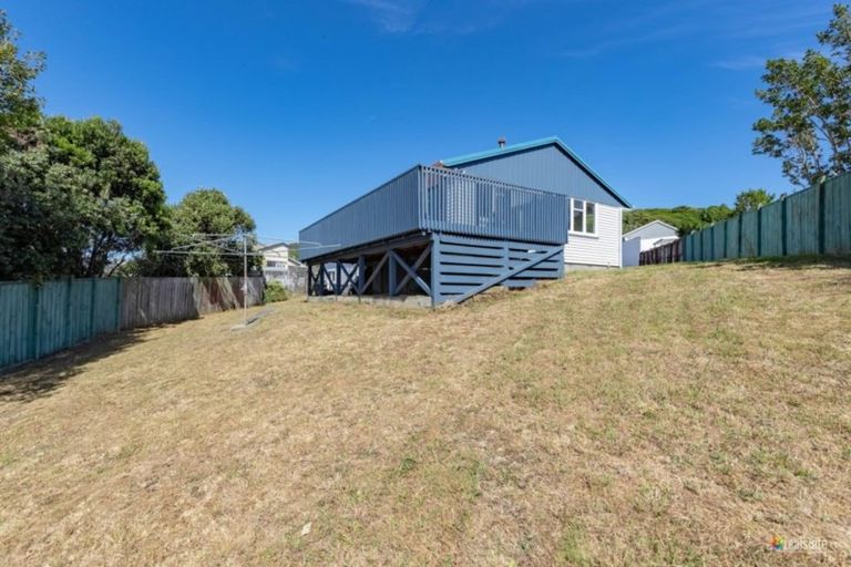 Photo of property in 33 Rangituhi Crescent, Takapuwahia, Porirua, 5022