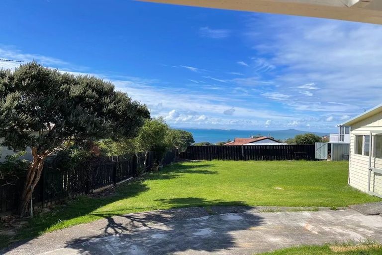 Photo of property in 1425 Whangaparaoa Road, Army Bay, Whangaparaoa, 0930