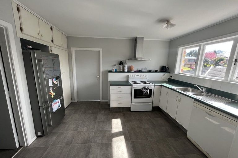 Photo of property in 10 Gills Avenue, Papakura, 2110