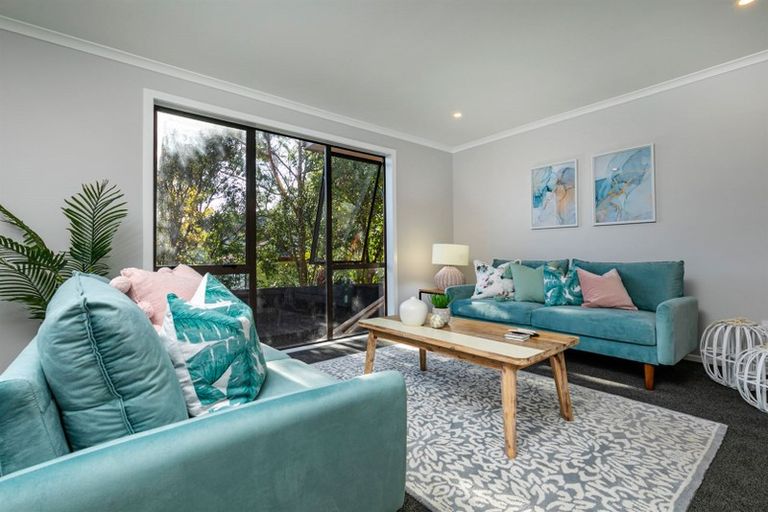 Photo of property in 8 Gordon Stanley Drive, Massey, Auckland, 0614
