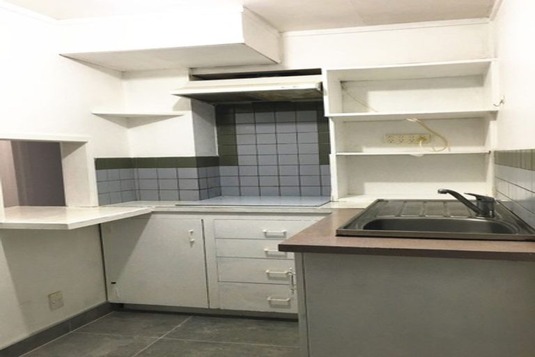 Photo of property in 1/18 Kitewao Street, Northcote, Auckland, 0627