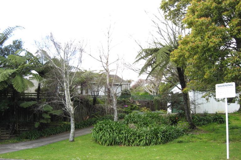 Photo of property in 14 Leatham Avenue, Strandon, New Plymouth, 4312