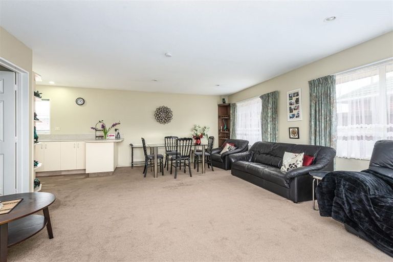 Photo of property in 2/76 Gilberthorpes Road, Hei Hei, Christchurch, 8042