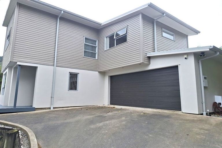 Photo of property in 82a Kirton Drive, Riverstone Terraces, Upper Hutt, 5018
