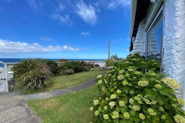 Photo of property in 336 The Esplanade, Island Bay, Wellington, 6023