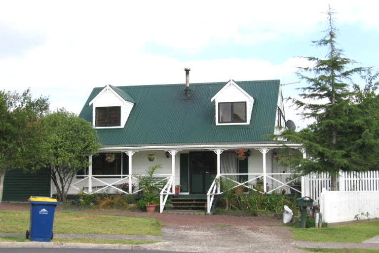 Photo of property in 11 Scarlock Avenue, Browns Bay, Auckland, 0630