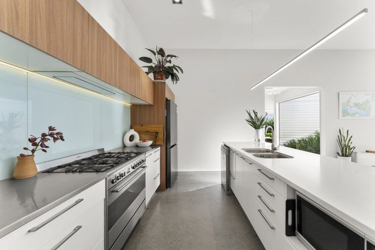 Photo of property in 4 Hillford Place, Welcome Bay, Tauranga, 3175