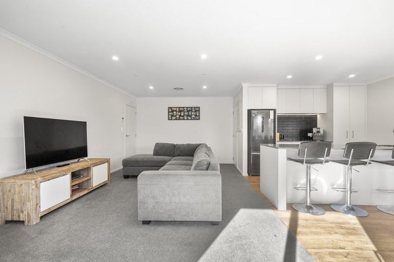 Photo of property in 16 Austin Reid Avenue, Carterton, 5713