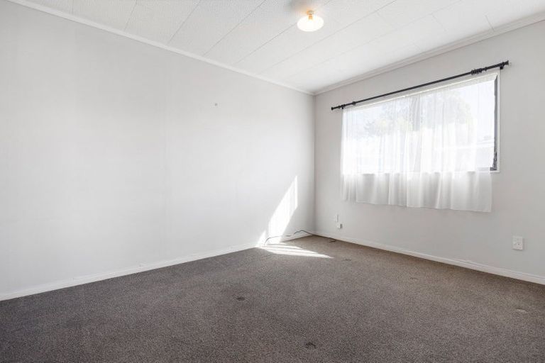 Photo of property in 35 Collins Road, Melville, Hamilton, 3206