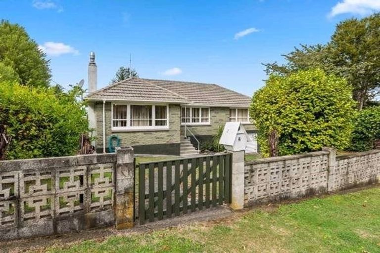 Photo of property in 4 Henry Street, Western Heights, Rotorua, 3015