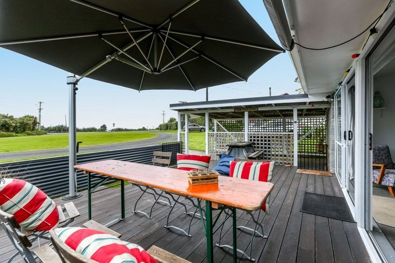 Photo of property in 30 Tasman Parade, Oakura, 4314