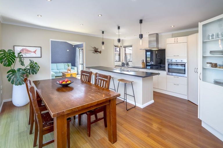 Photo of property in 106 Pacific Drive, Fitzherbert, Palmerston North, 4410