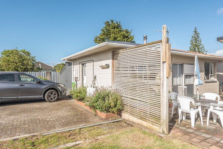 Photo of property in 12 Kowhai Street, Castlecliff, Whanganui, 4501