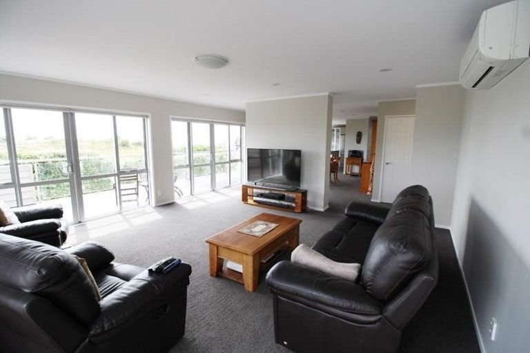 Photo of property in 16 Moray Place, Whiritoa, Whangamata, 3691