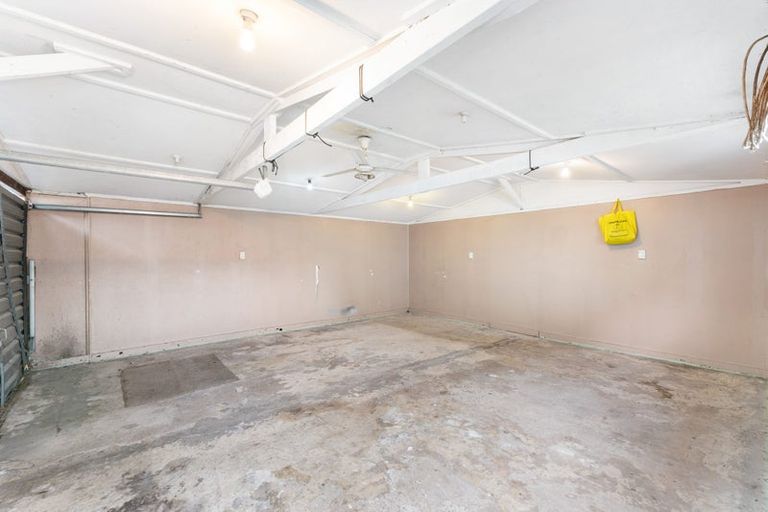 Photo of property in 128 Cobham Crescent, Kelston, Auckland, 0602